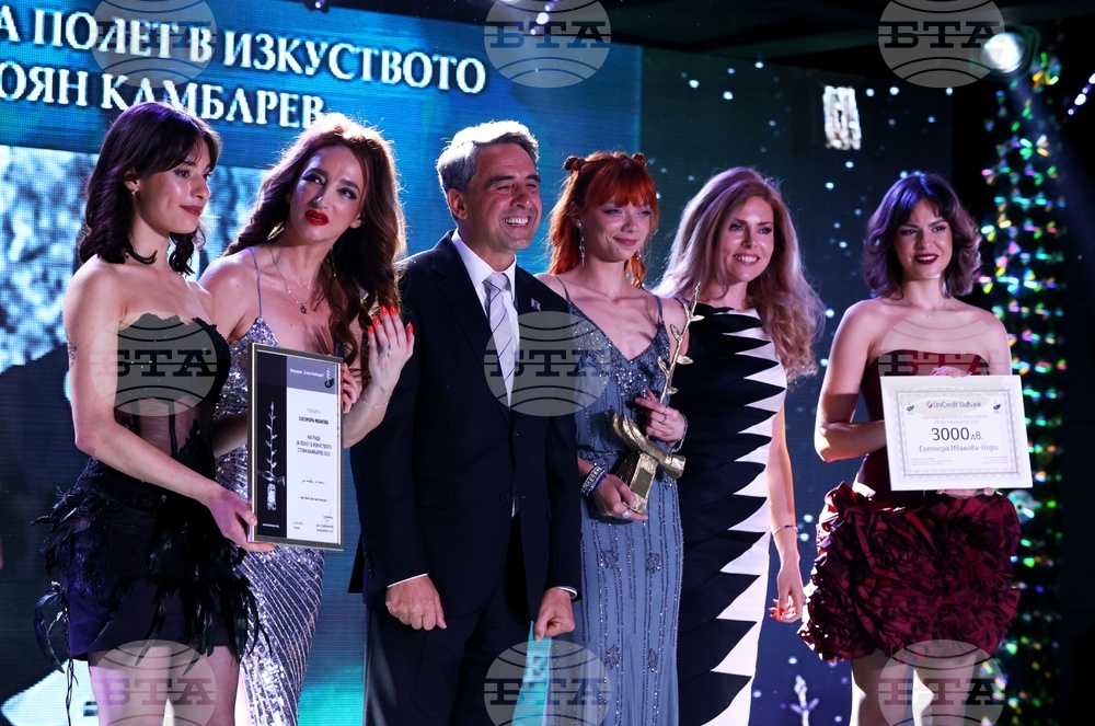 Елеонора Иванова е носител на наградата на фондация „Стоян Камбарев“